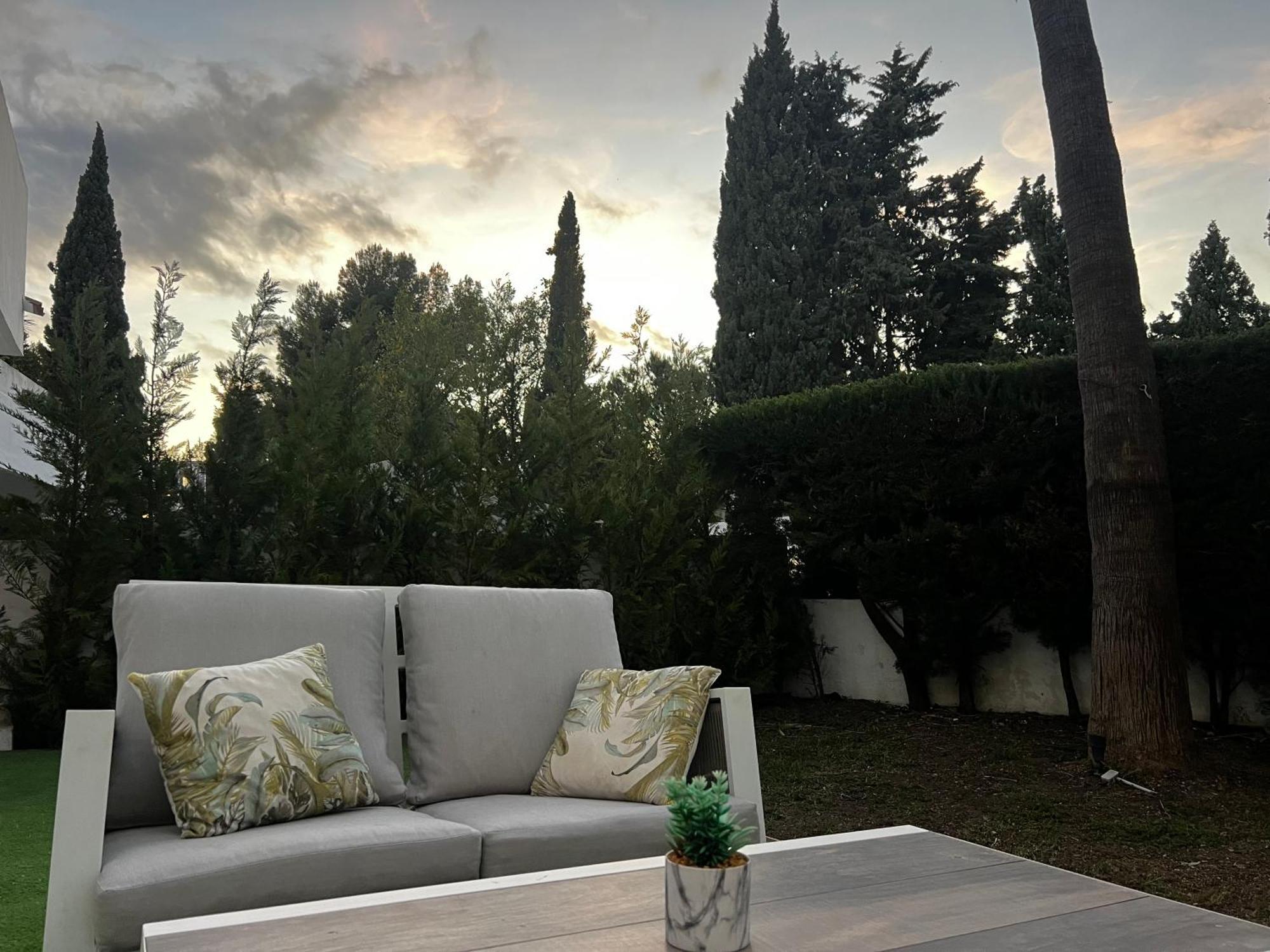 Impeccable Large With Immense Terrace And Private Garden Overlooking The Mountain, Featuring 2 Bedrooms And Sleeping Up To 4 Guests Located 100 Meters From Plaza Maestranza Appartement
