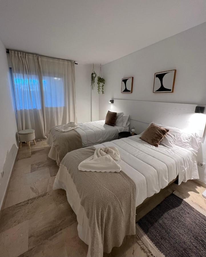 Impeccable Large With Immense Terrace And Private Garden Overlooking The Mountain, Featuring 2 Bedrooms And Sleeping Up To 4 Guests Located 100 Meters From Plaza Maestranza Apartament *