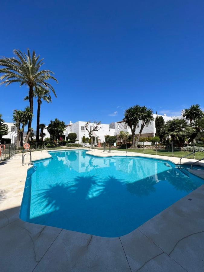 Apartament Impeccable Large With Immense Terrace And Private Garden Overlooking The Mountain, Featuring 2 Bedrooms And Sleeping Up To 4 Guests Located 100 Meters From Plaza Maestranza
