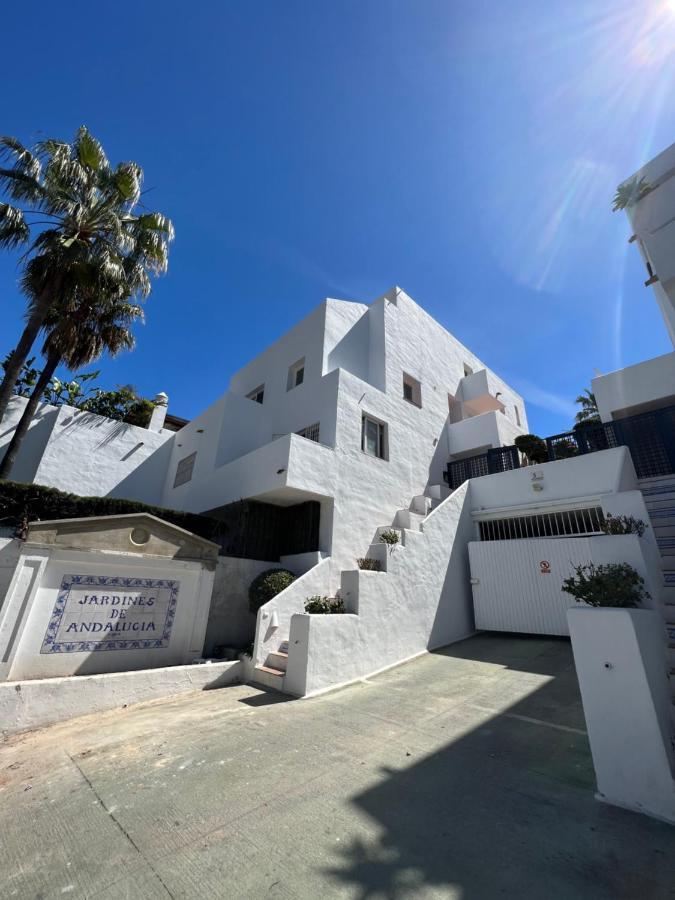 Apartament Impeccable Large With Immense Terrace And Private Garden Overlooking The Mountain, Featuring 2 Bedrooms And Sleeping Up To 4 Guests Located 100 Meters From Plaza Maestranza *