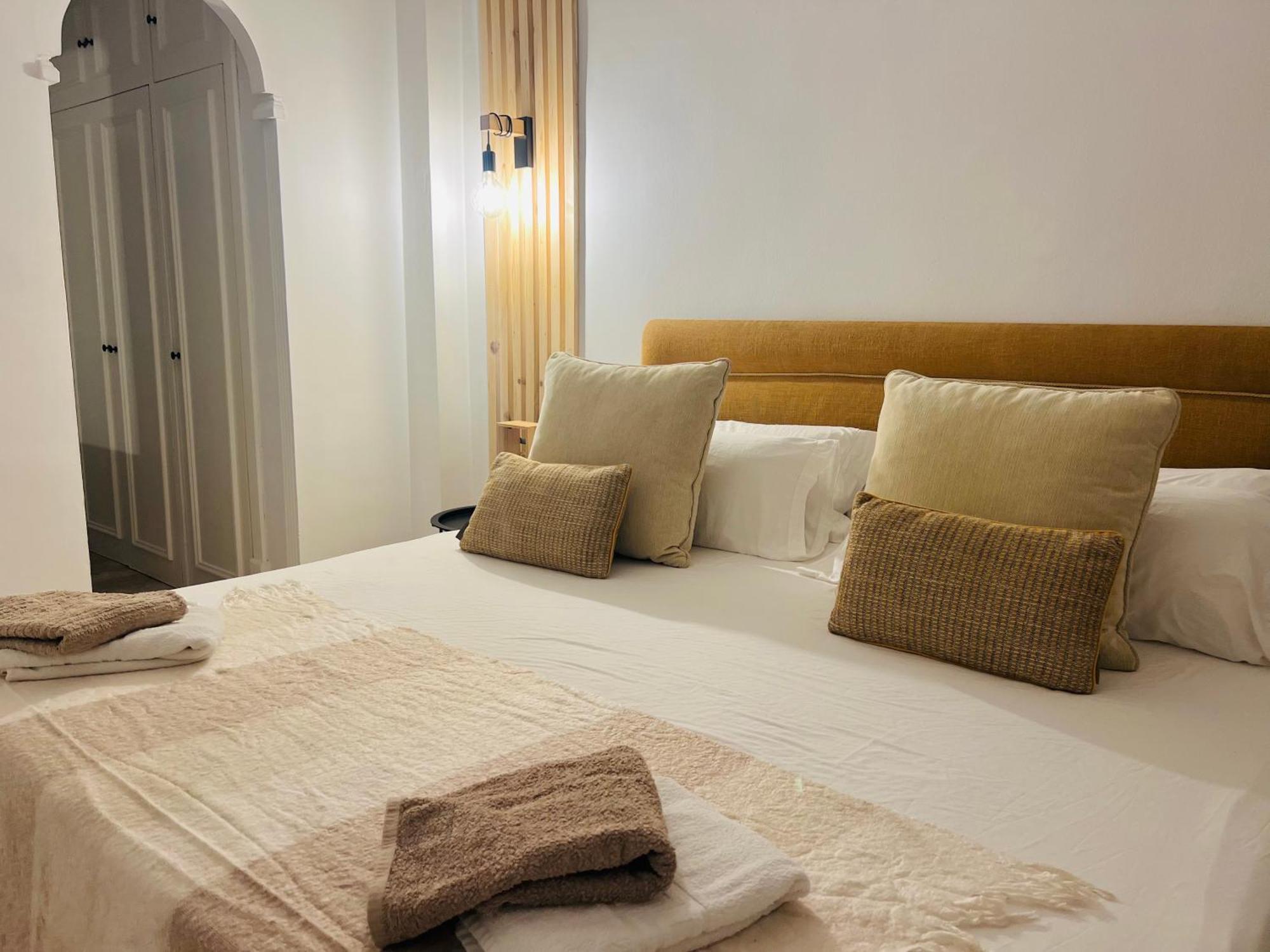 Impeccable Large With Immense Terrace And Private Garden Overlooking The Mountain, Featuring 2 Bedrooms And Sleeping Up To 4 Guests Located 100 Meters From Plaza Maestranza Apartament *