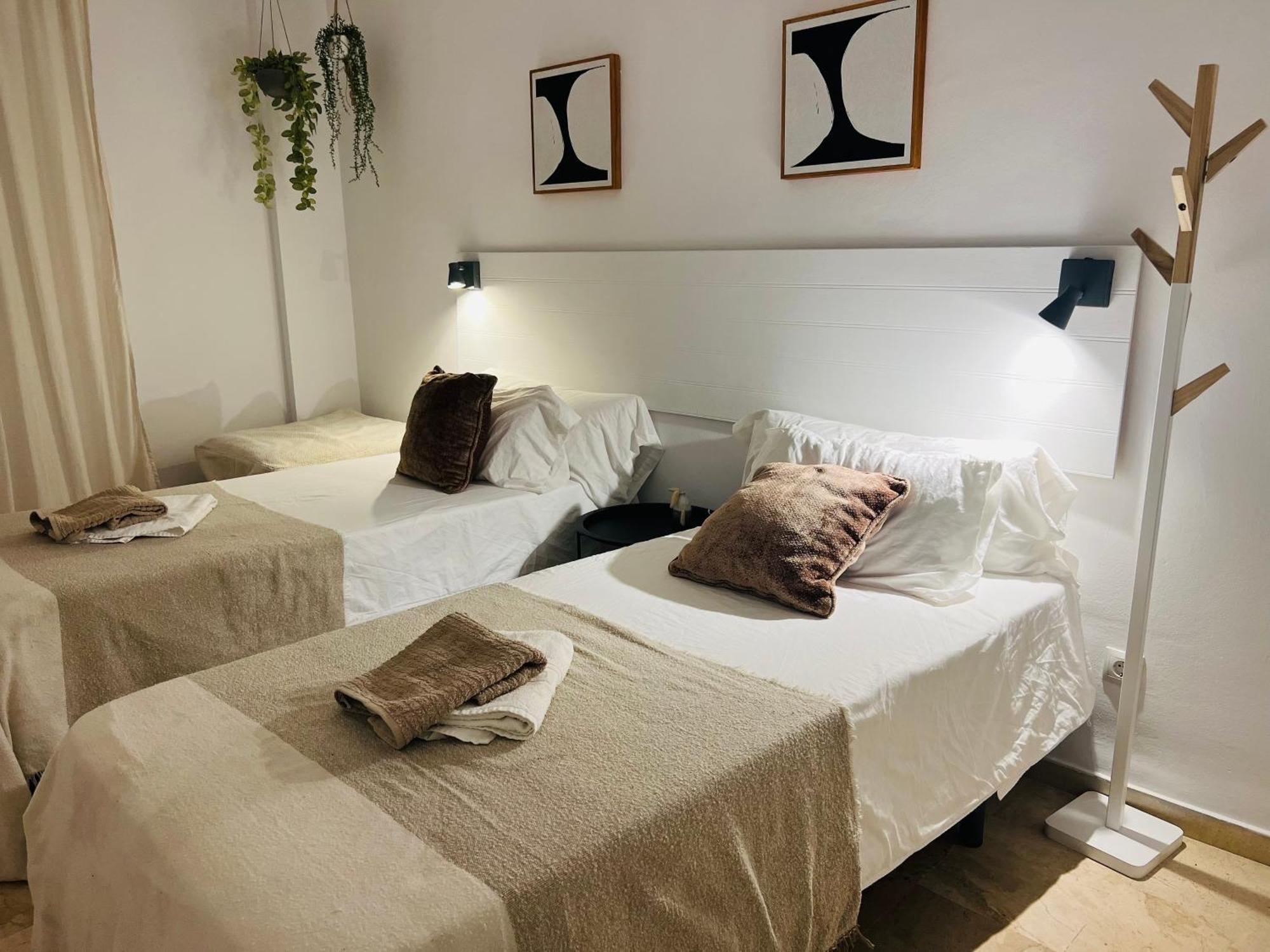 Apartament Impeccable Large With Immense Terrace And Private Garden Overlooking The Mountain, Featuring 2 Bedrooms And Sleeping Up To 4 Guests Located 100 Meters From Plaza Maestranza Marbella